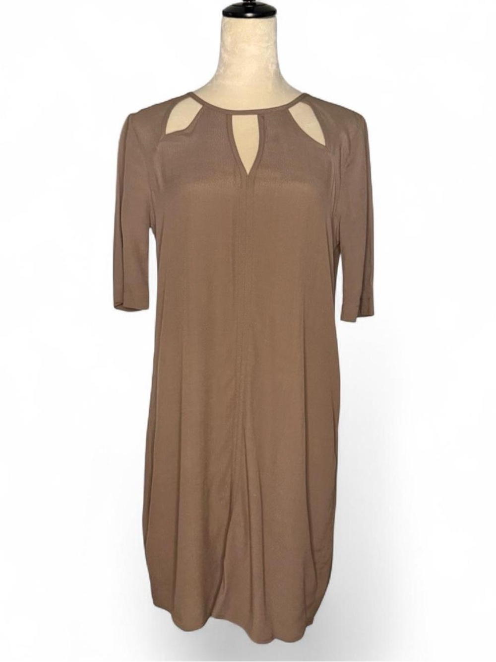 BCBG MaxAzria taupe keyhole cutout shift dress XXS - minimalist mod
